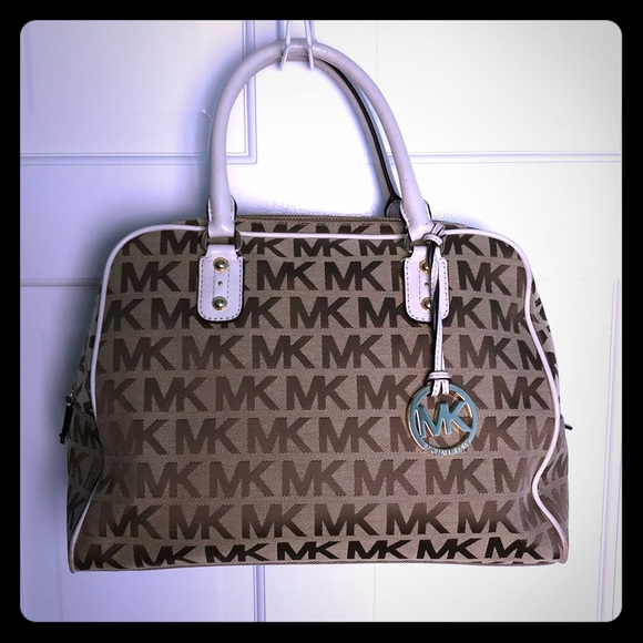 Michael Kors Handbags - 👜Michael Kors Satchel 👜